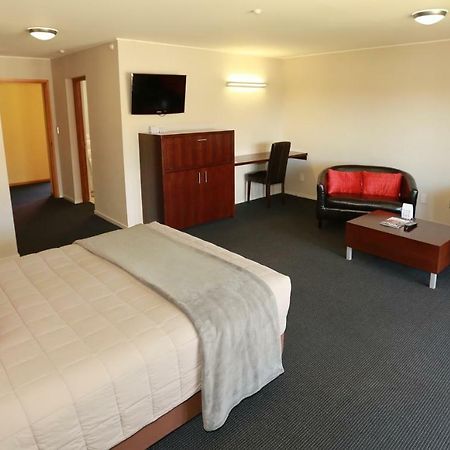 The Harvest Hotel Cromwell Bagian luar foto