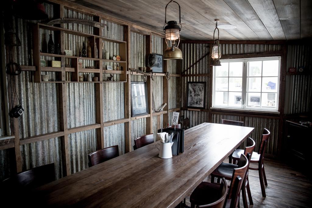 The Harvest Hotel Cromwell Bagian luar foto