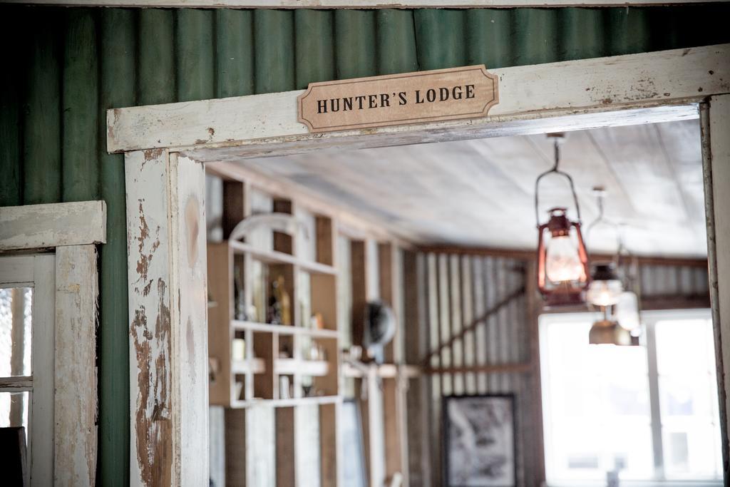 The Harvest Hotel Cromwell Bagian luar foto