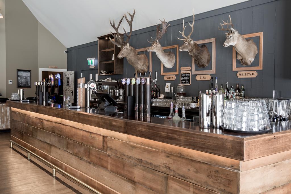 The Harvest Hotel Cromwell Bagian luar foto