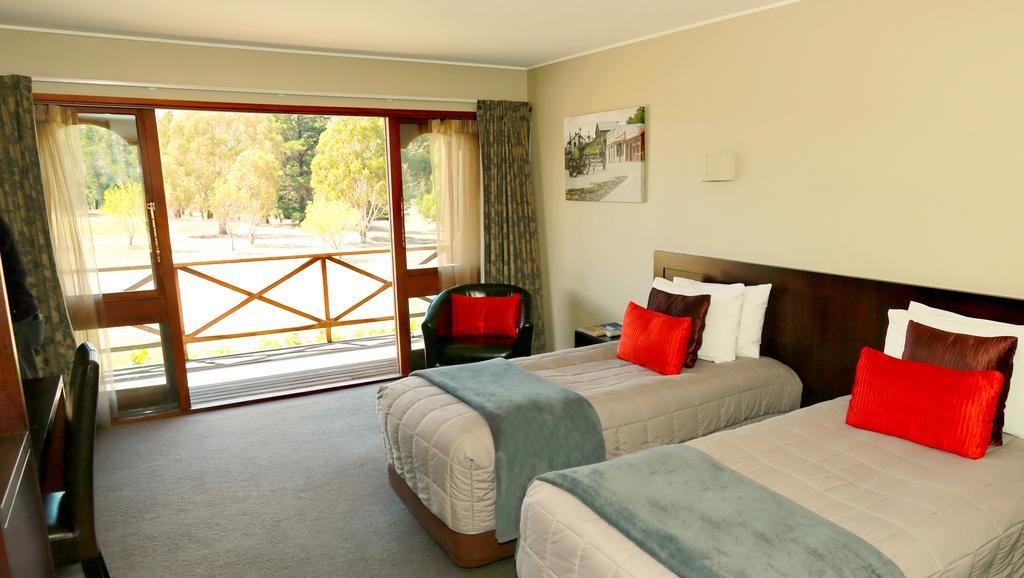The Harvest Hotel Cromwell Bagian luar foto