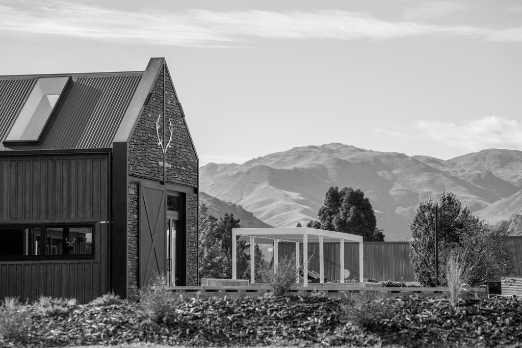 The Harvest Hotel Cromwell Bagian luar foto