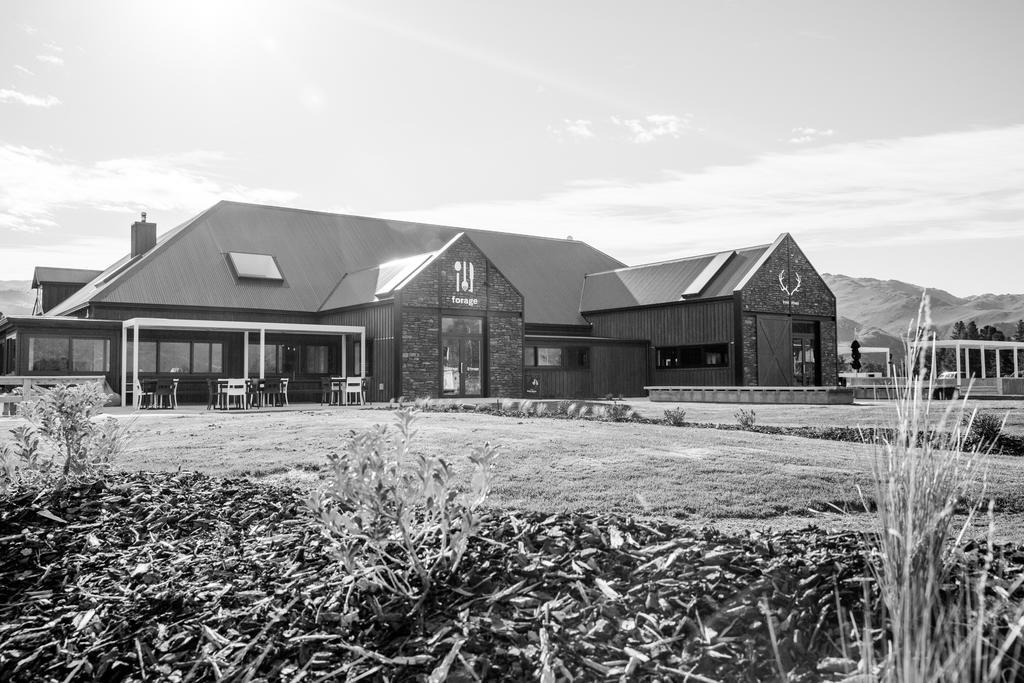 The Harvest Hotel Cromwell Bagian luar foto