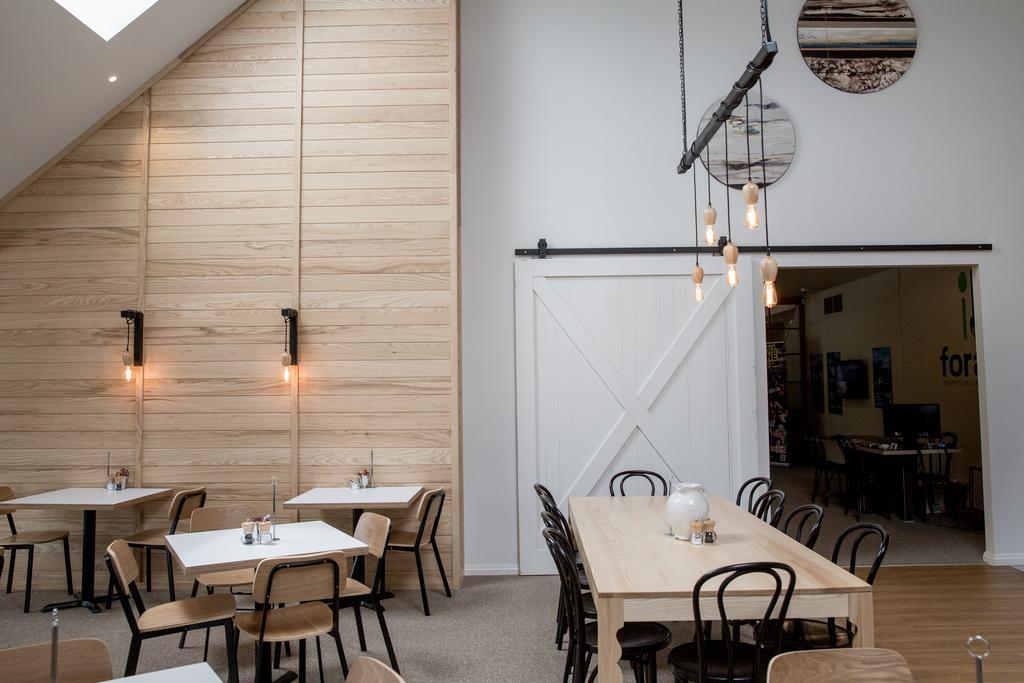 The Harvest Hotel Cromwell Bagian luar foto