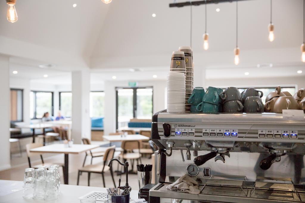 The Harvest Hotel Cromwell Bagian luar foto